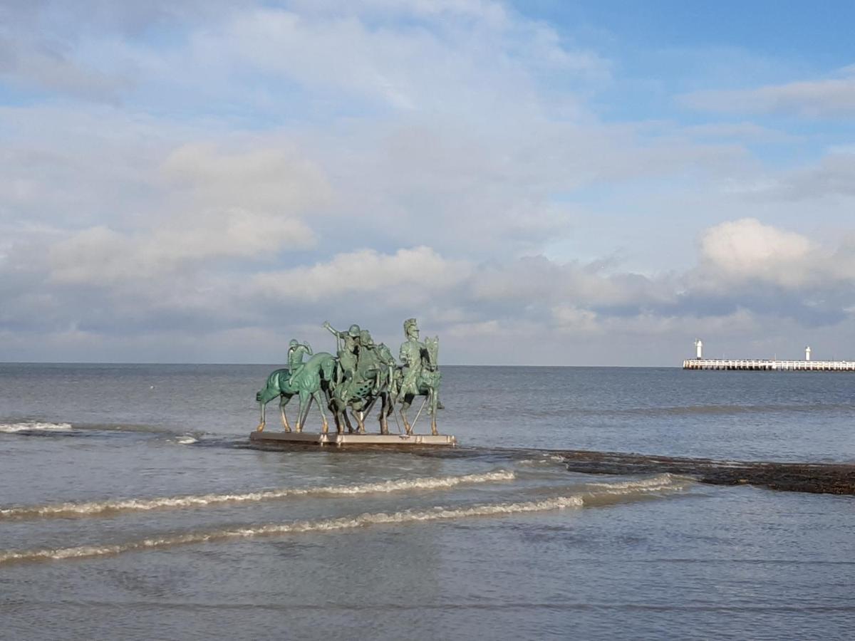Nieuwpoort Marjolaine prachtig zeezicht - 4de verdiep -op de dijk 5pers Buitenkant foto